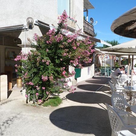 Camping L'Eau Vive Hotel Dauphin Bagian luar foto