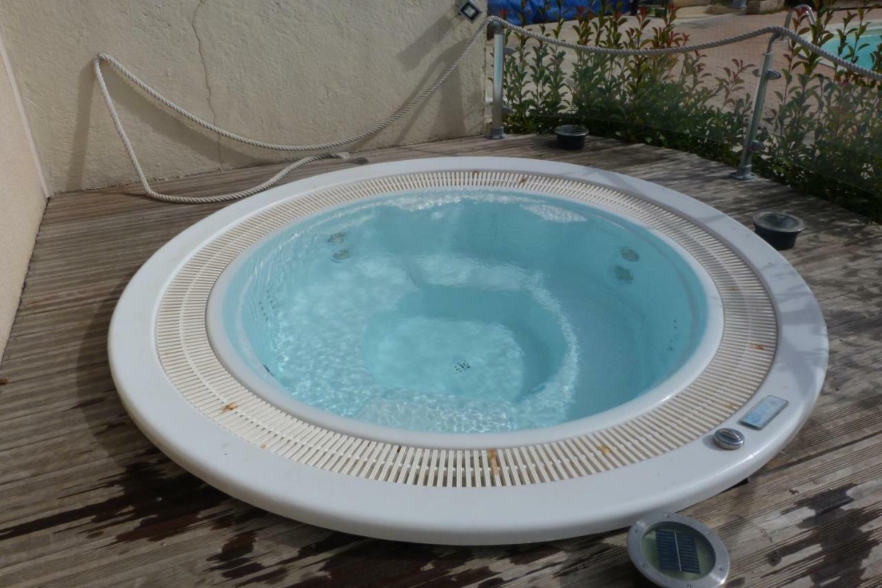 Camping L'Eau Vive Hotel Dauphin Bagian luar foto